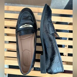 Elegant Leather Black Loafers for Women - size 6/6.5